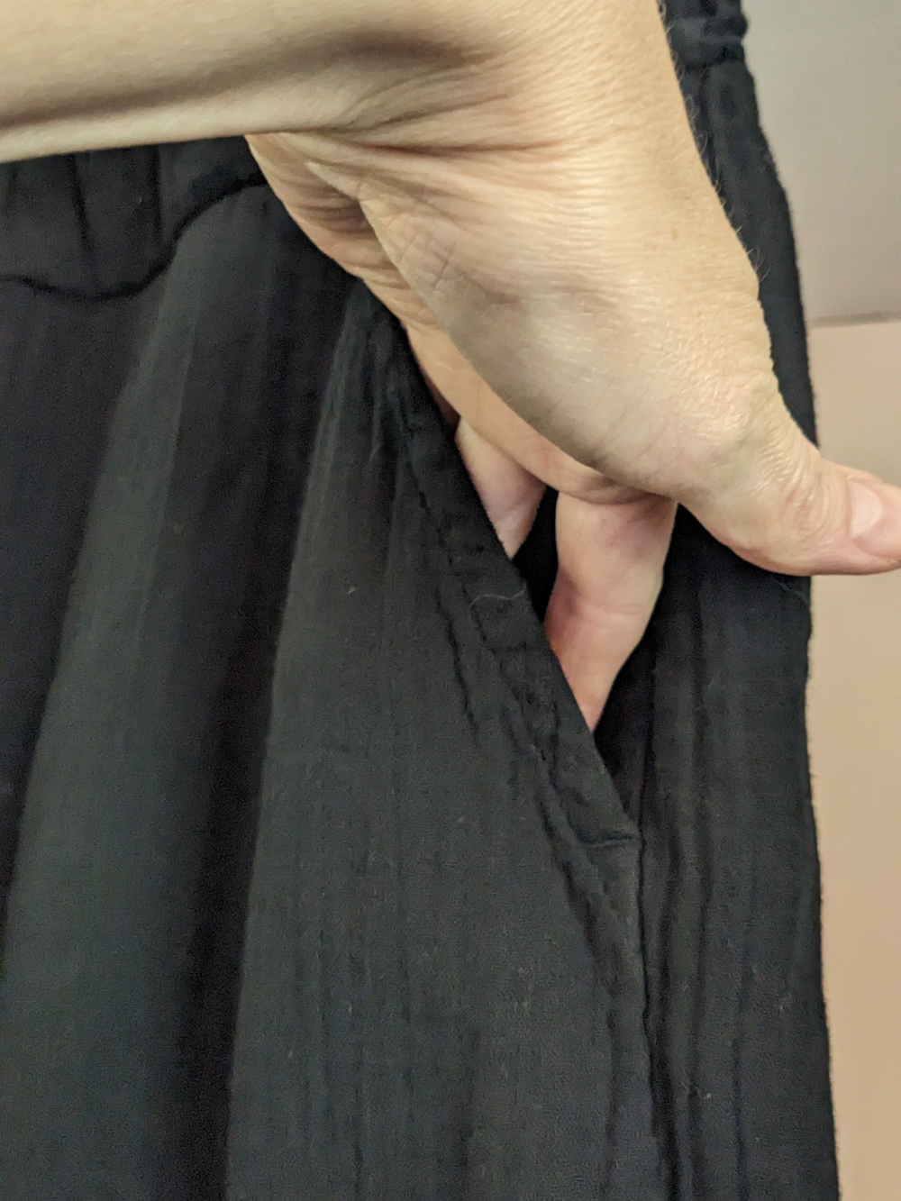 GAP Black Wide-Leg Pleated Gauzy Cotton Pants - Picture 3 of 10